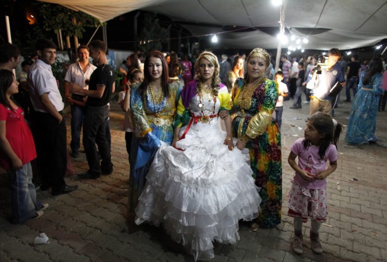 Какие свадебные платья носят девушки по всему миру