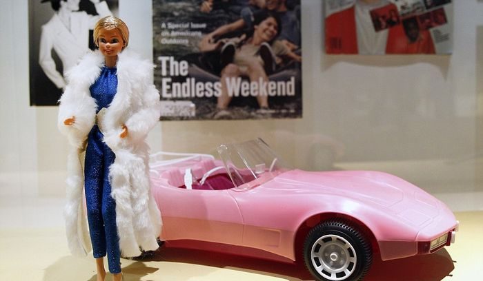700 культовых кукол Барби на выставке в Париже