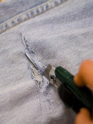Как самостоятельно порезать джинсы