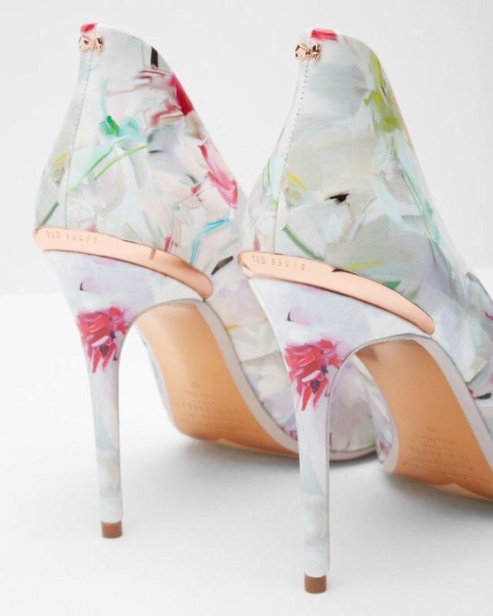 Романтичные туфли с цветочным принтом