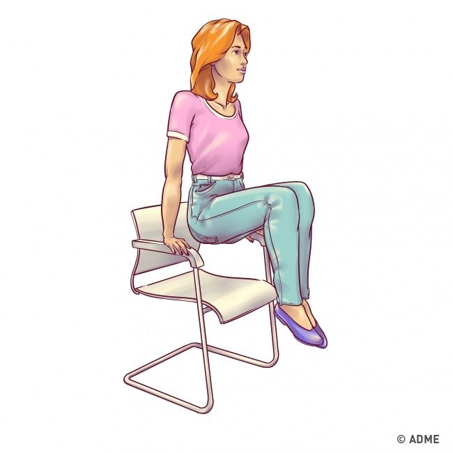 Упражнения для плоского живота, которые можно делать прямо на стуле