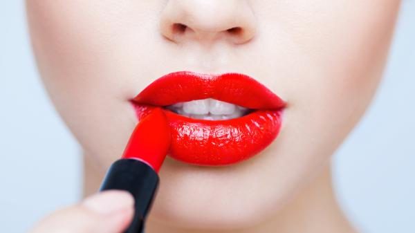 Советы, как скорректировать форму губ с помощью макияжа