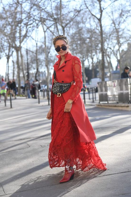 Как правильно сочетать красное платье с сумкой и обувью для успешного образа