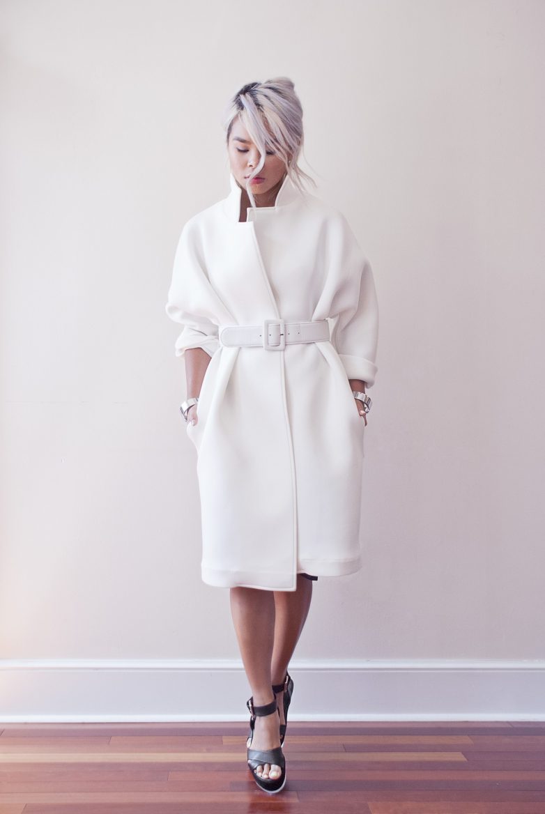 Стильное белое пальто