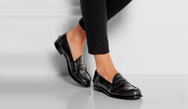 Обувь, которая красиво смотрится на женских ножках большого размера