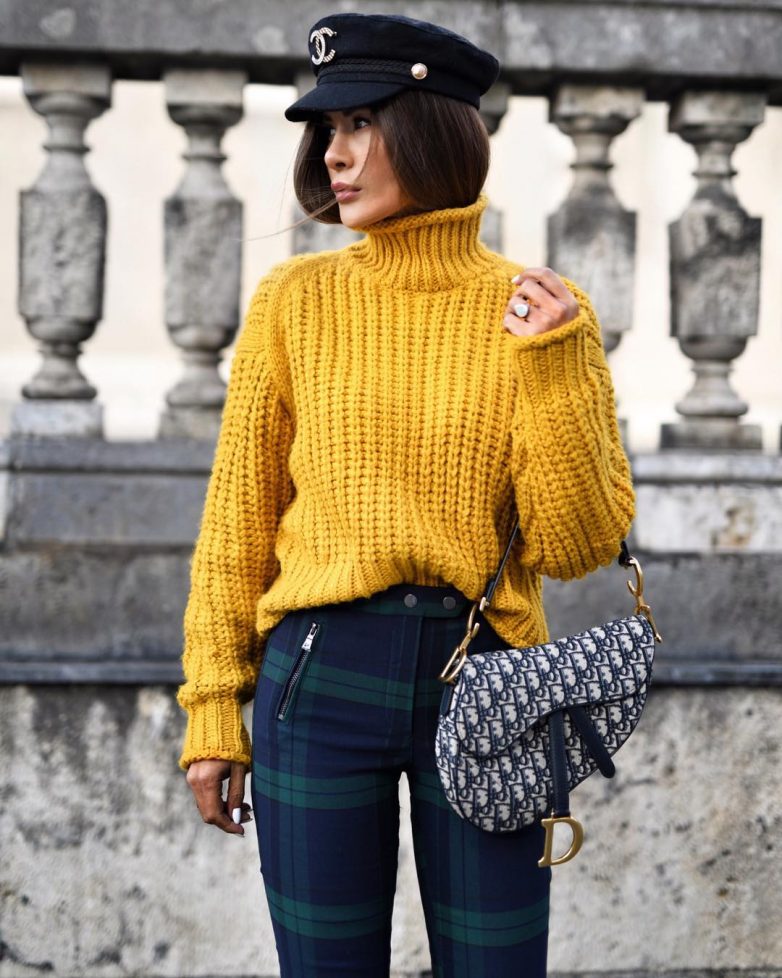 Идеи с чем носить жёлтый свитер и джемпер