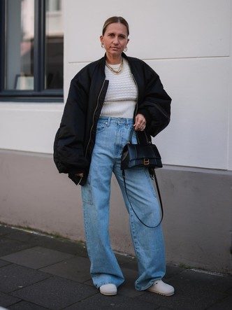 Модели джинсов, которые идеально смотрятся с курткой