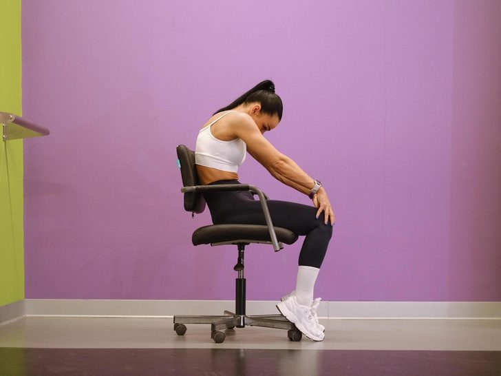 Упражнения, которые помогут при сидячей работе