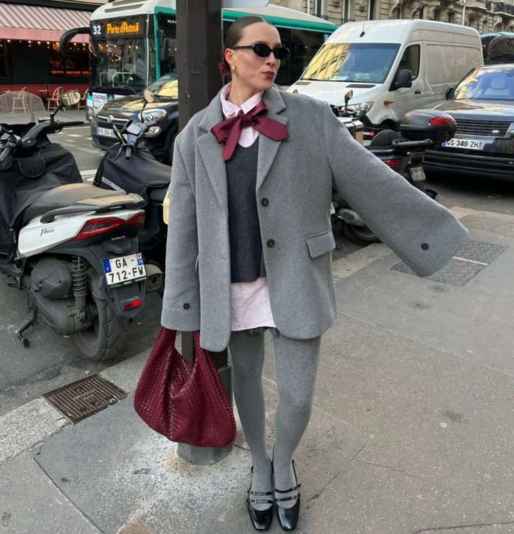 Как и с чем носить мужской галстук модной девушке