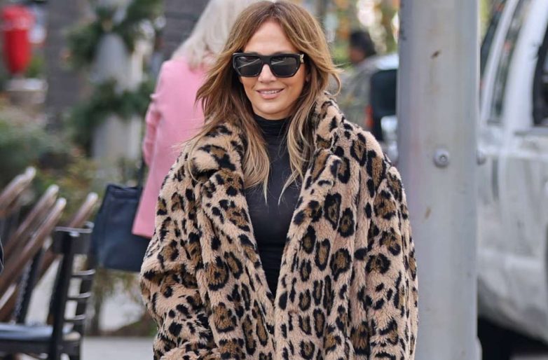 Как носить леопардовое пальто этой зимой