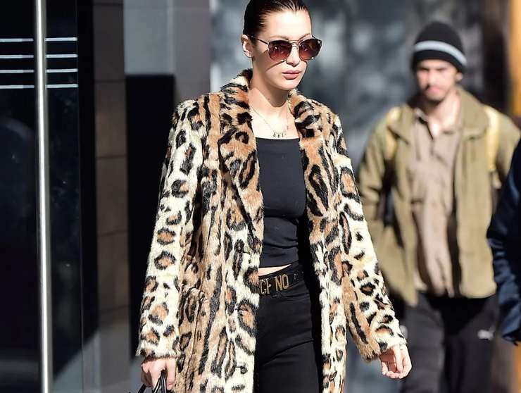 Как носить леопардовое пальто этой зимой