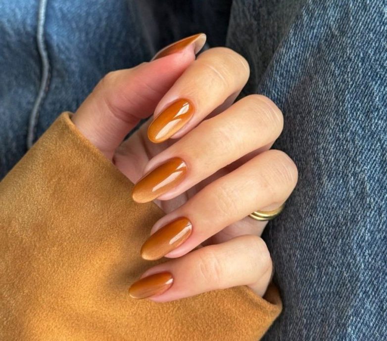 Магнитный маникюр с новогодним вайбом