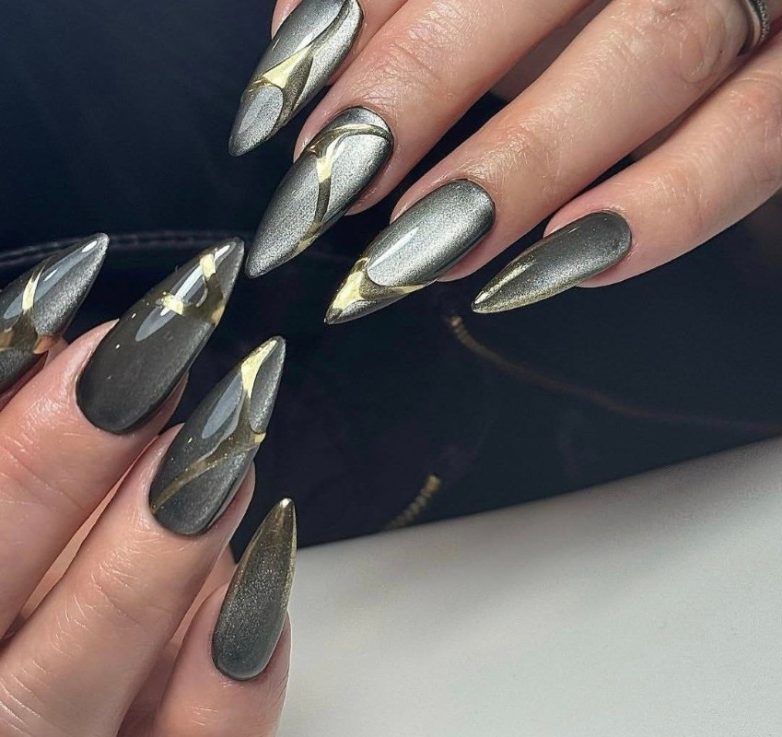 Магнитный маникюр с новогодним вайбом