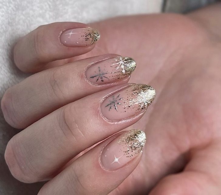 Идеи для маникюра, которые добавят магии в холодные зимние дни