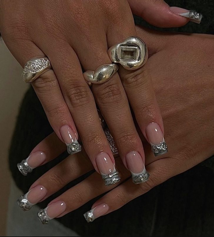 Идеи для маникюра, которые добавят магии в холодные зимние дни