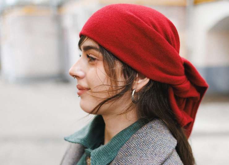 Шерстяная косынка как новый символ зимней женственности