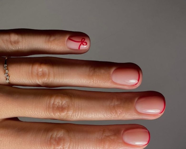 Спокойный новогодний маникюр для минималистов