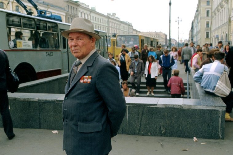 А перестройка все идет и идет по плану слушать