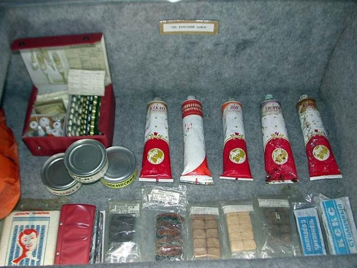 Тюбики с едой для советских космонавтов