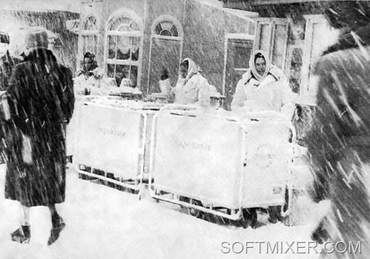 в каком году в ссср выпустили первый пломбир мороженое. 4f91a3c04b. в каком году в ссср выпустили первый пломбир мороженое фото. в каком году в ссср выпустили первый пломбир мороженое-4f91a3c04b. картинка в каком году в ссср выпустили первый пломбир мороженое. картинка 4f91a3c04b. Строительство первой в СССР фабрики, производящей мороженое, было начато в 1932 году. В 1936 г. вышло указание наркома продовольствия СССР Анастаса Микояна, в котором говорилось: «Мороженое следует и можно сделать массовым продуктом питания, выпуская его по доступным ценам…».