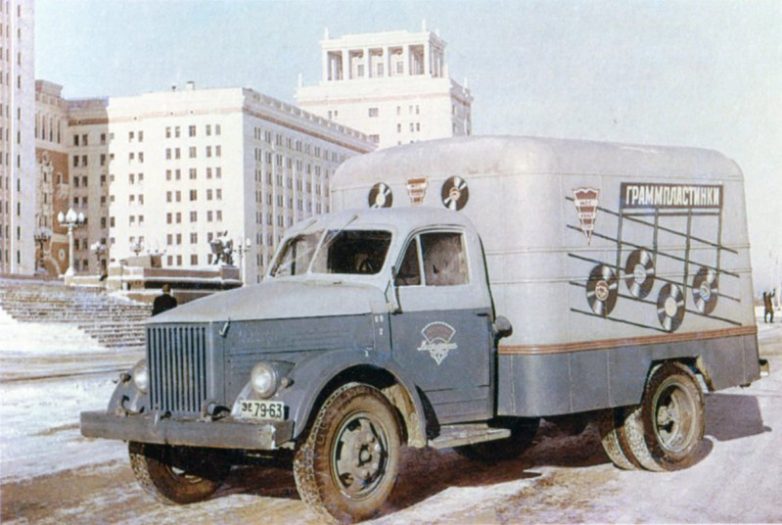 Советские автофургоны с рекламой