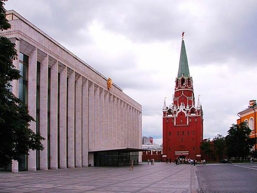 «Стекляшка» посреди Кремля