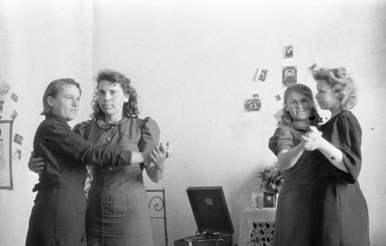 Жизнь советских женщин  в общежитиях