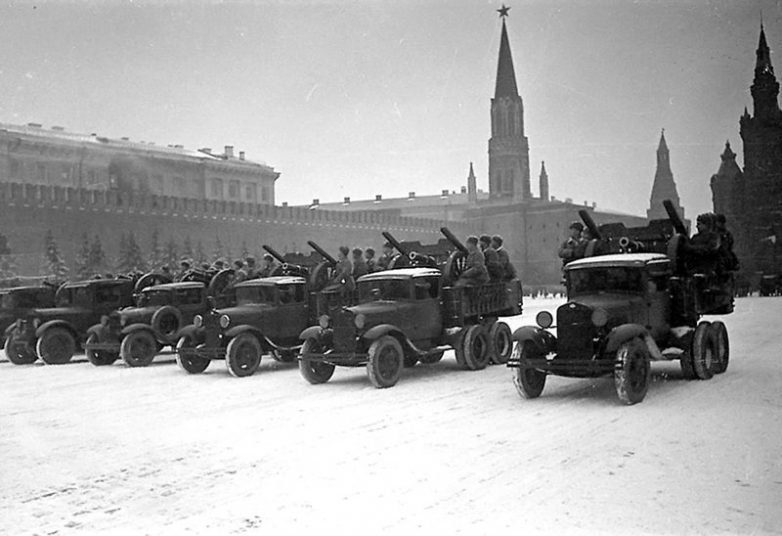 Военный парад на Красной площади 7 ноября 1941 года