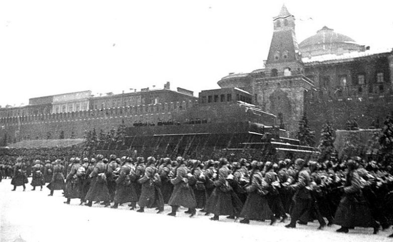 Военный парад на Красной площади 7 ноября 1941 года / Назад в СССР ...
