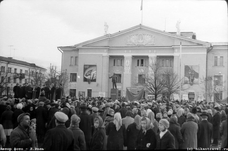 Открытие памятника В.И.Ленину у ДК ВАЗа в г.Волхов (30 октября 1965 года, Волхов, Ленинградская обл)