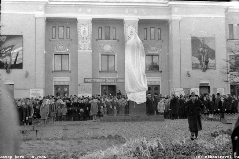 Открытие памятника В.И.Ленину у ДК ВАЗа в г.Волхов (30 октября 1965 года, Волхов, Ленинградская обл)