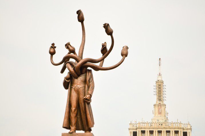 15 самых странных памятников Ленину со всего света