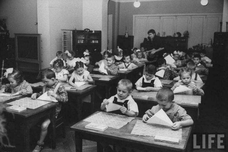 Каким был советский детский сад в 1960 году?