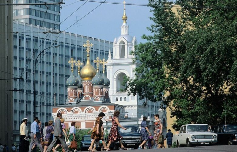 Красочные моменты советской жизни