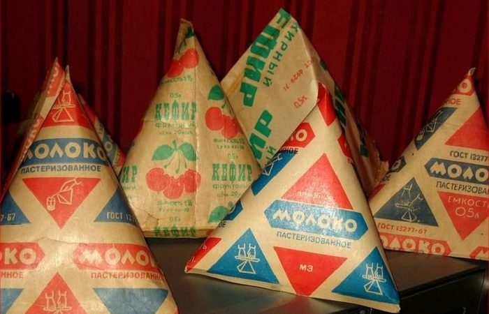 Почему в СССР молоко было в пирамидках и стеклянных бутылках, а вся еда в бумаге?