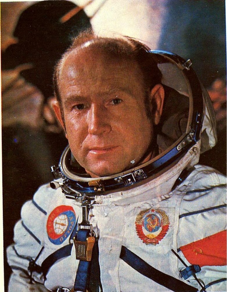 Алексей Леонов - первый в мире космонавт, который вышел в открытый космос