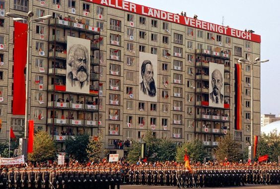 Как выглядели ГДР и ФРГ до падения Берлинской стены