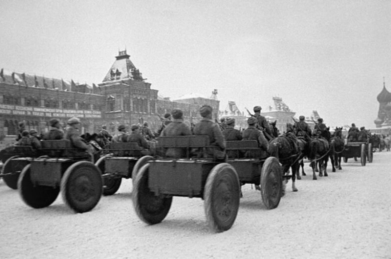 Легендарный парад на Красной площади 7 ноября 1941 года