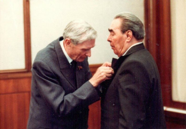 Краткая биография Леонида Ильича Брежнева в фотографиях