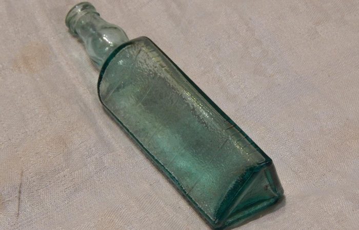 Зачем в СССР выпускали треугольные стеклянные бутылки?