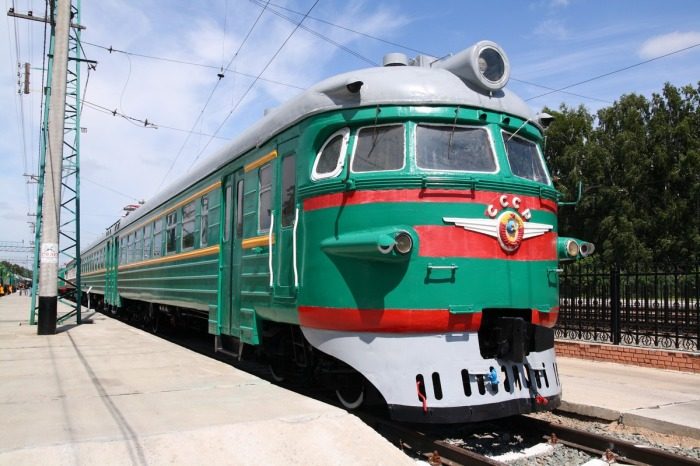 Почему советские поезда были зеленого цвета?