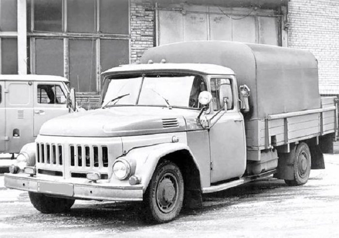 Зачем в СССР были нужны грузовики с комфортом лимузина, способные разгоняться до 170 км/ч