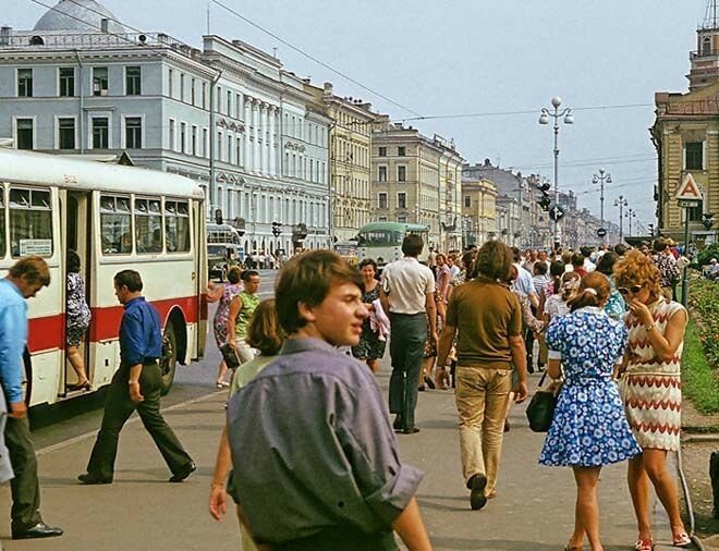 Если бы на 1 день можно было вернуться в СССР, что бы вы купили?