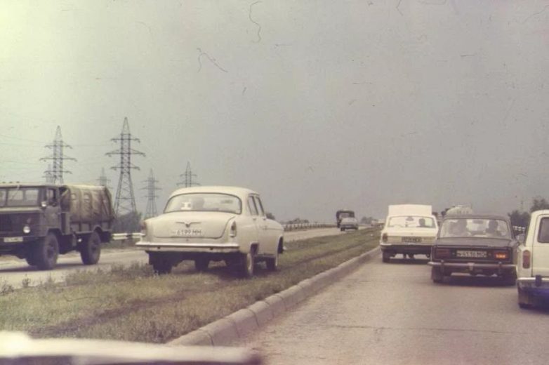 Теплые «ламповые» снимки советских автомобилей