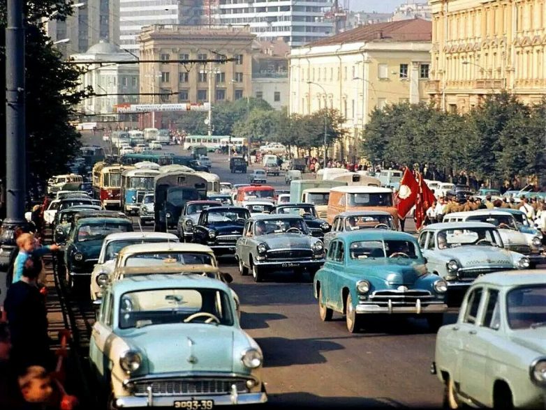 Атмосферные снимки советских автомобилей