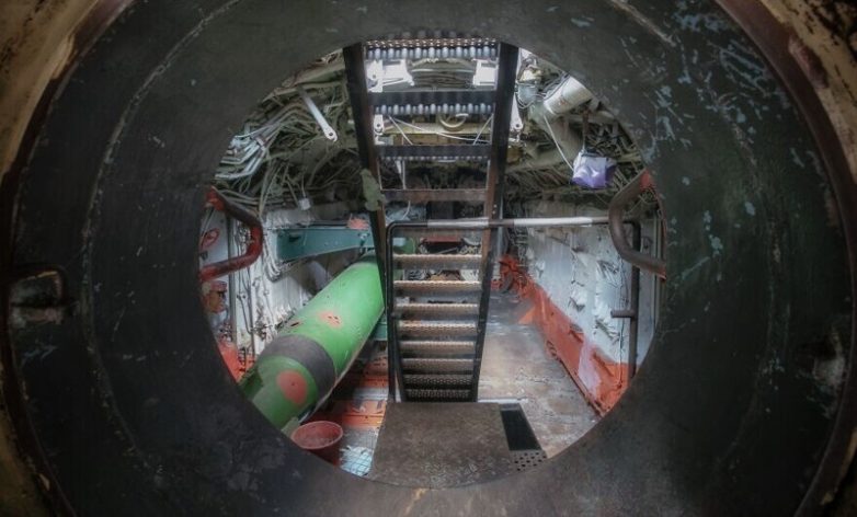 Что внутри у заброшенной советской подводной лодки?