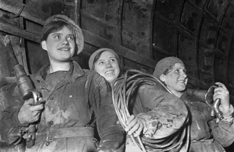 Советские женщины на неженских профессиях