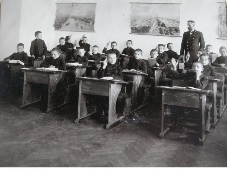 Советские школьные парты