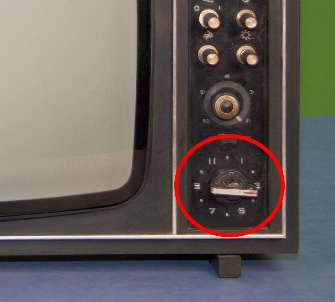 Почему телевизоры в СССР делали с переключателем, рассчитанным на 12 каналов?