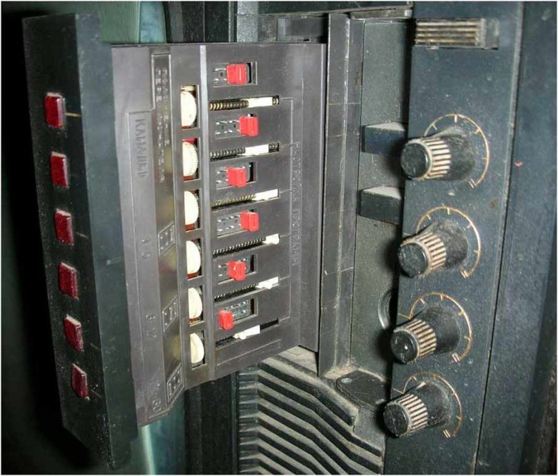 Почему телевизоры в СССР делали с переключателем, рассчитанным на 12 каналов?